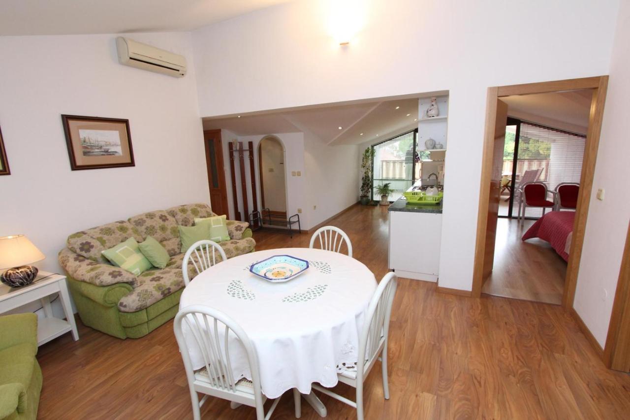 Apartments Daria Ровінь Екстер'єр фото
